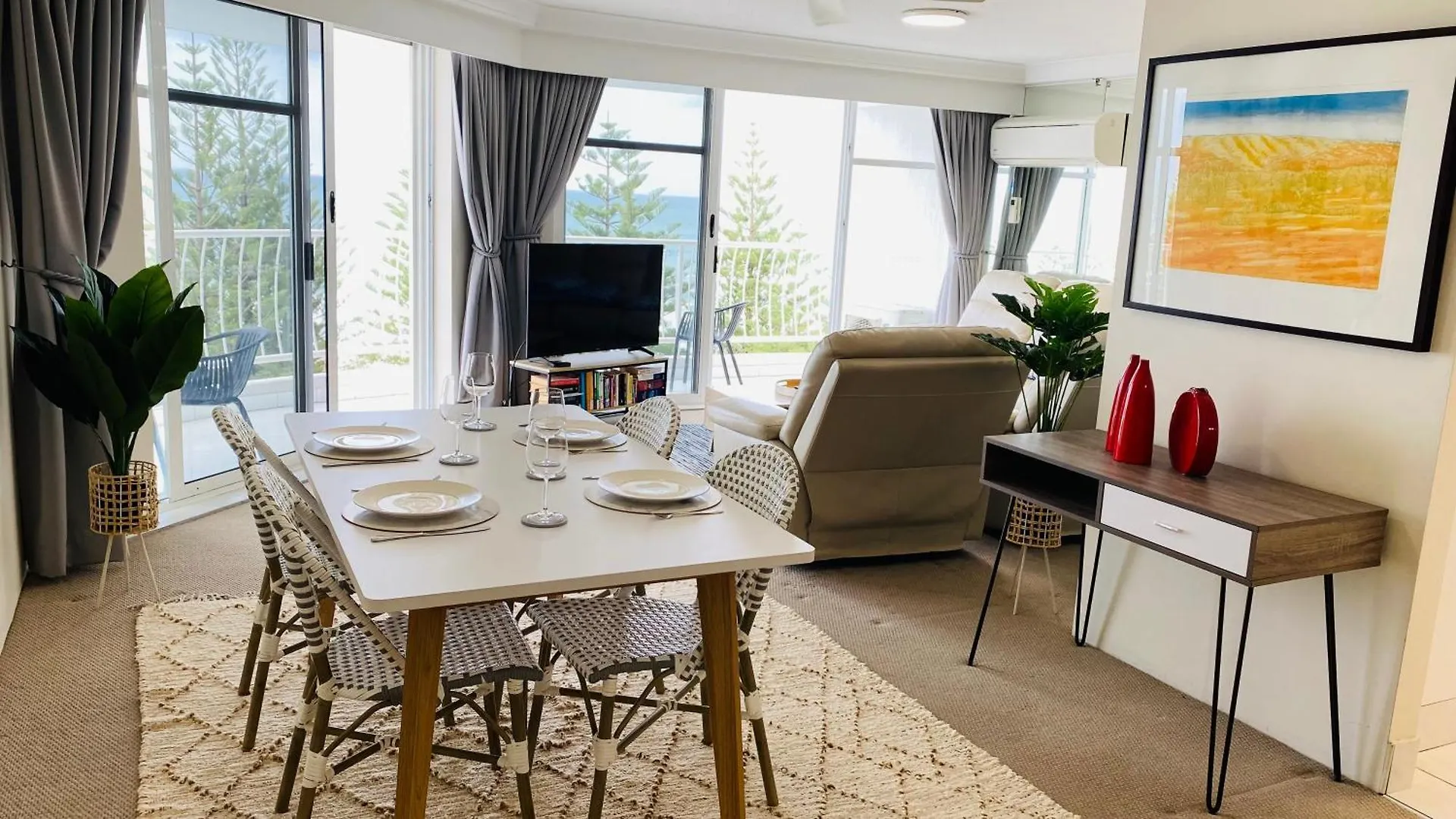 8Th Floor Ocean View Apartment Gold Coast