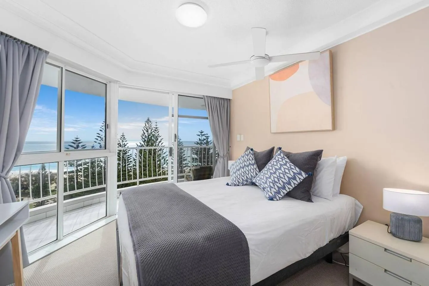 8Th Floor Ocean View Apartment Gold Coast